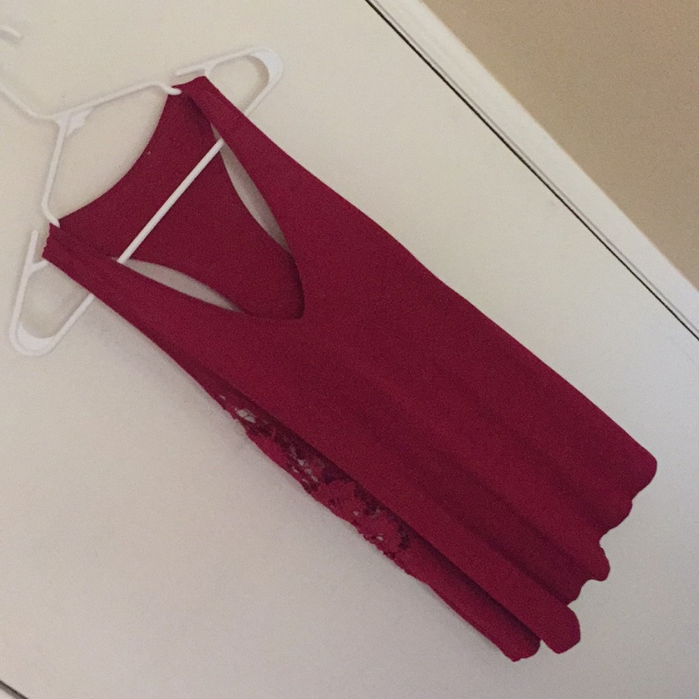 Burgundy Razorback Cut-out Lace Tank!